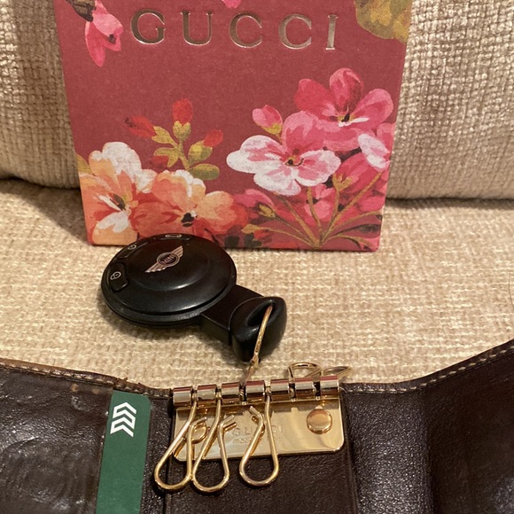 Authentic Gucci Card and key holder - Picture 14 of 14